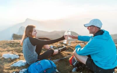 Gérer l’alimentation et l’hydratation en randonnée : quoi emporter pour rester en forme ?
